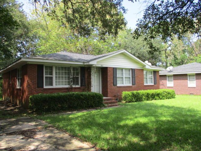 1062 Pine St, Hanahan, SC 29410