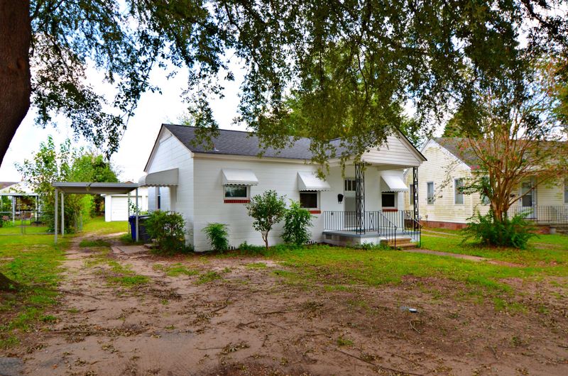3852 Chestnut St, North Charleston, SC 29405