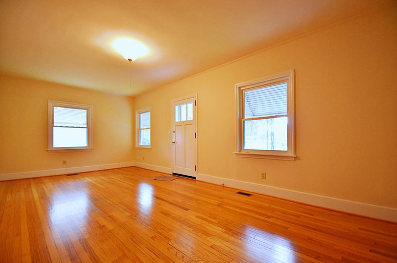 3852 Chestnut St, North Charleston, SC 29405