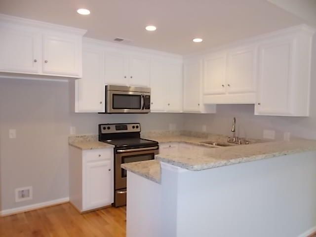 302 Woodlake Dr, Summerville, SC 29485