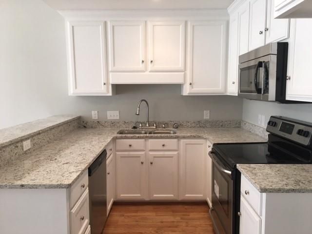 306 Woodlake Dr, Summerville, SC 29485