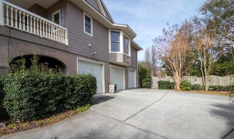 561 White Chapel Cir, Charleston, SC 29412