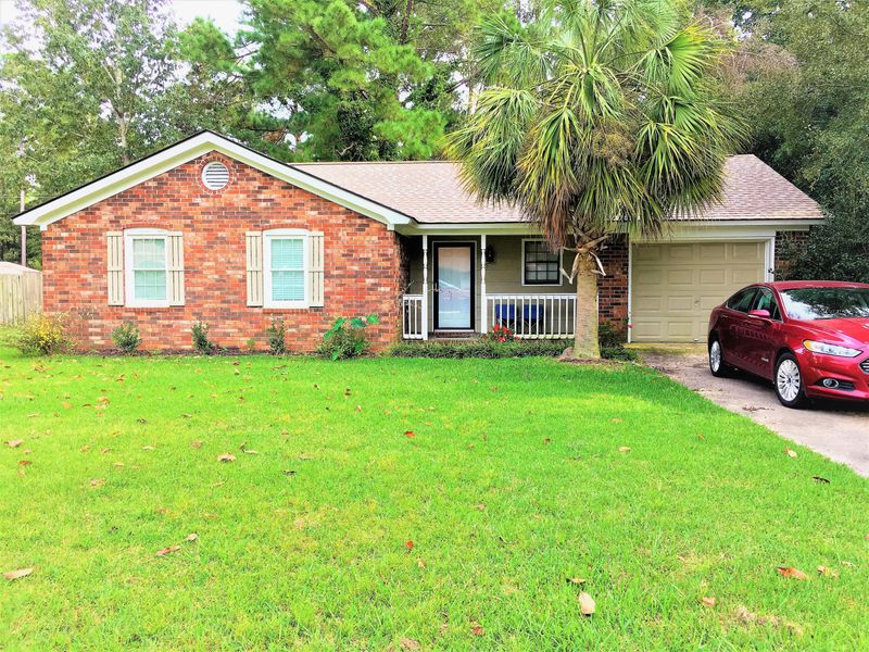 135 Aylesbury Rd, Goose Creek, SC 29445