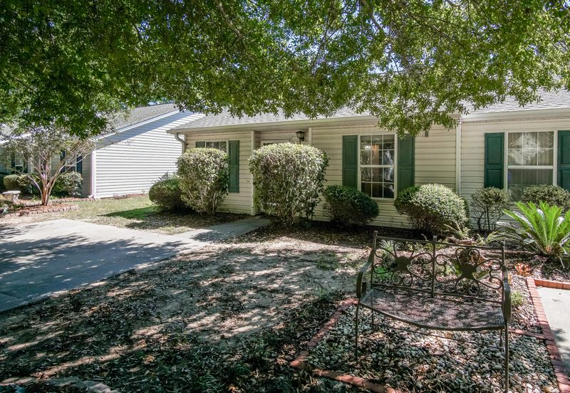 1566 Blaze Ln, Charleston, SC 29412