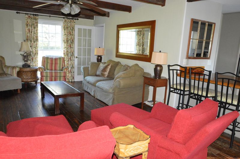 2059 Bentz Rd, Wadmalaw Island, SC 29487