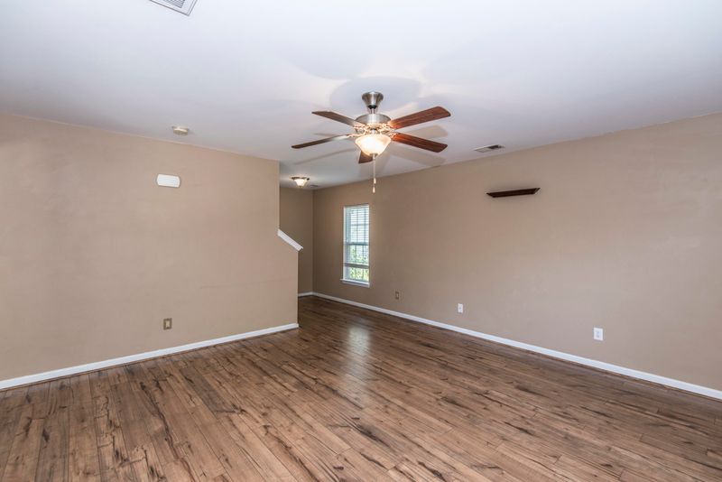 228 Island Green Rd, Goose Creek, SC 29445