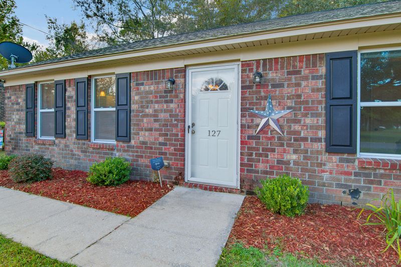 127 Stephanie Cir, Summerville, SC 29483