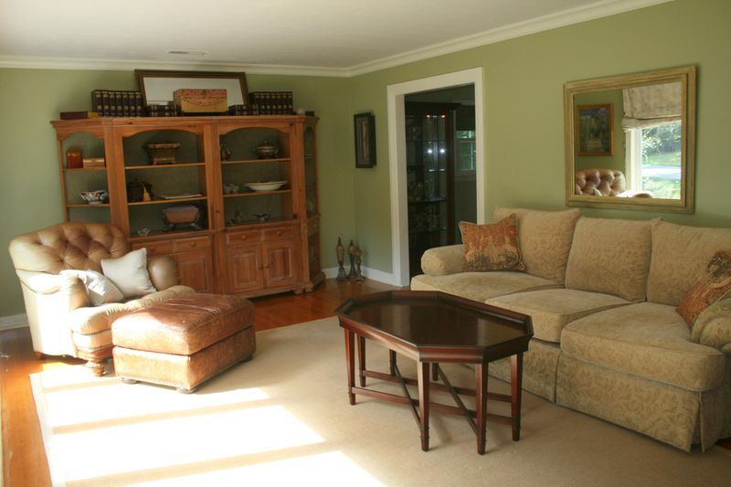 1013 Wheeler Dr, Hanahan, SC 29410