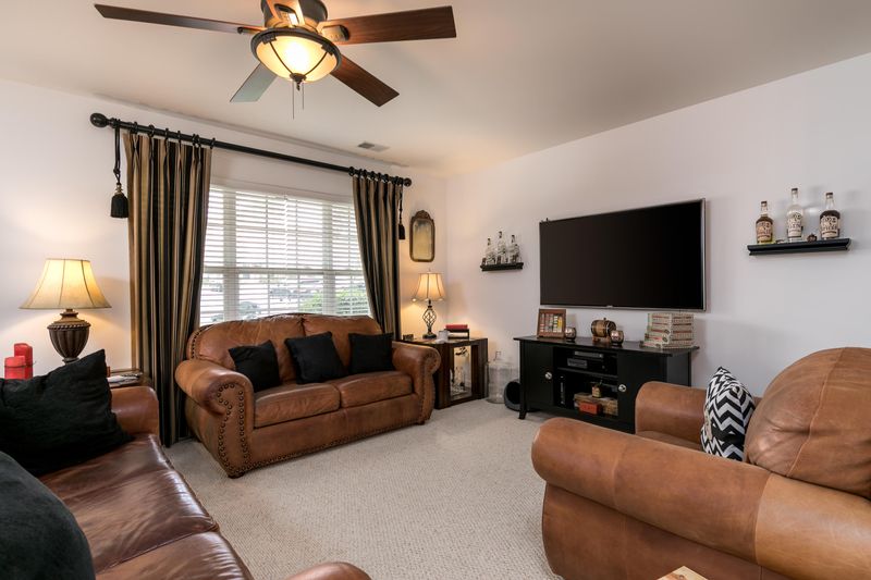 7931 Shadow Oak Dr, North Charleston, SC 29406