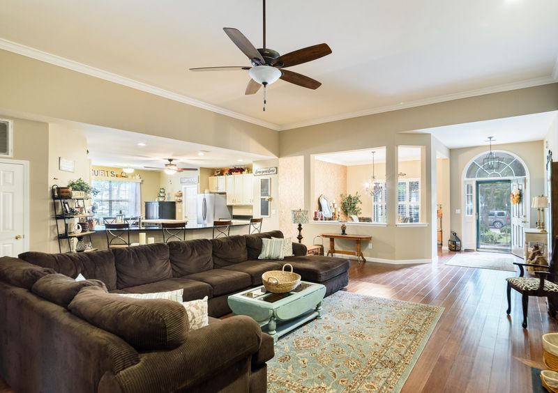8728 Laurel Grove Ln, North Charleston, SC 29420