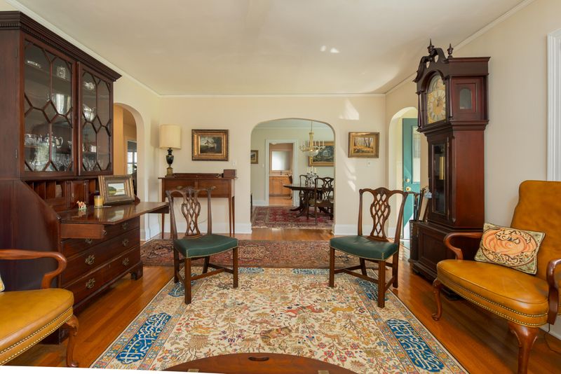 10 Oakdale Pl, Charleston, SC 29407