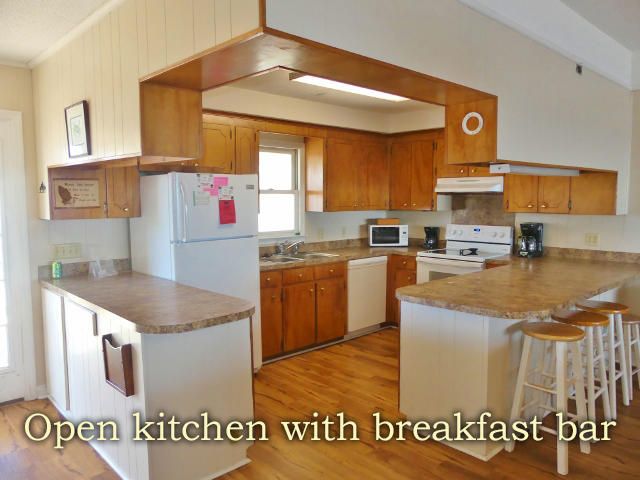 126 Palmetto Blvd, Edisto Island, SC 29438
