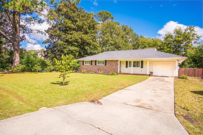 1857 Sandcroft Dr, Charleston, SC 29407