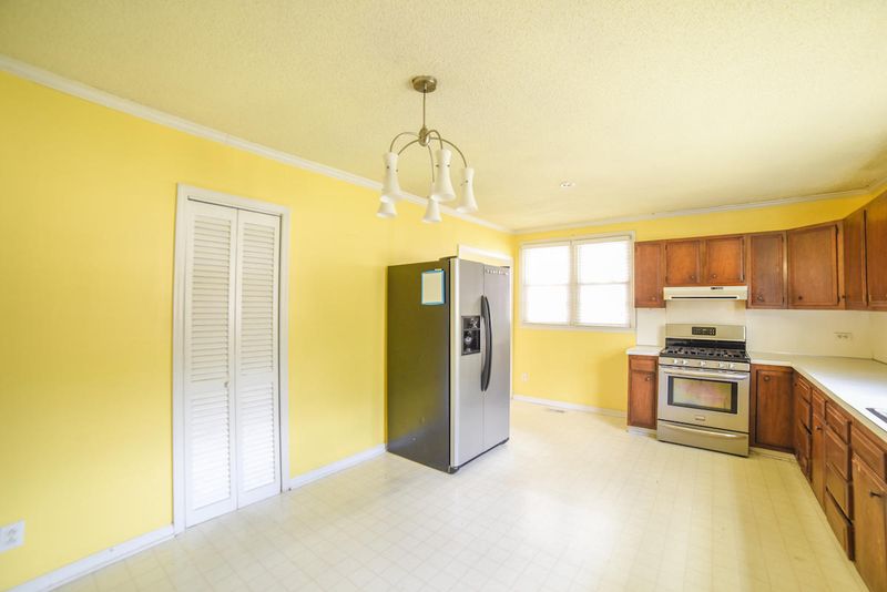 4504 Leesville St, North Charleston, SC 29405