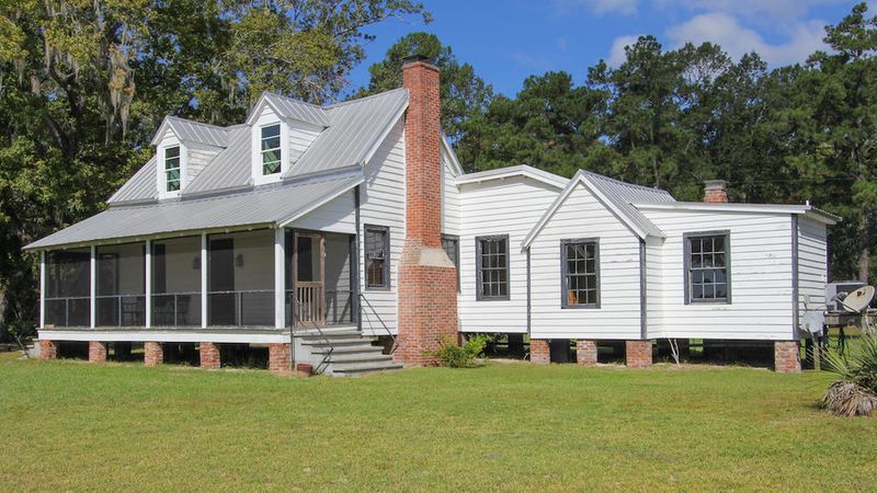 6913 Toogoodoo Rd, Hollywood, SC 29449