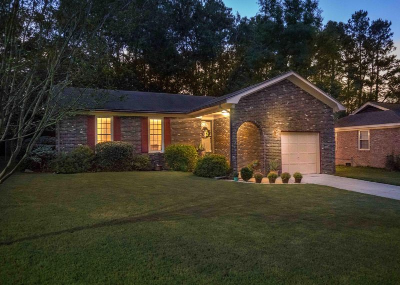 215 E Edgefield Dr, Summerville, SC 29483