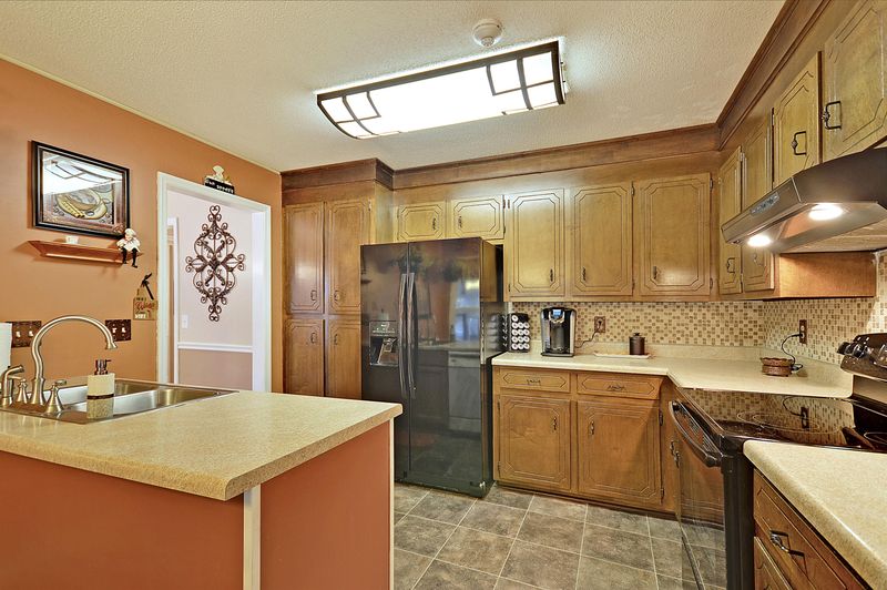 214 Travelers Rest Blvd, Summerville, SC 29485