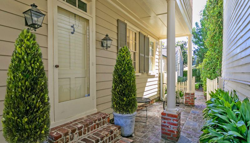 28 Savage St, Charleston, SC 29401