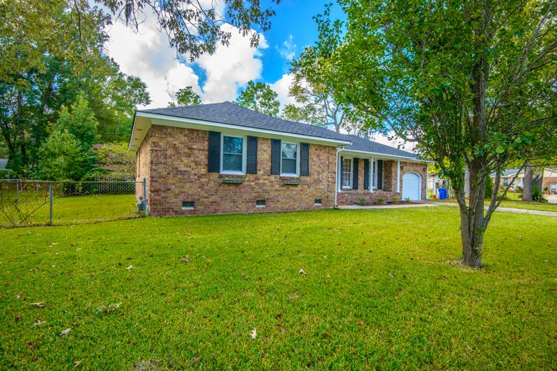 5899 Mercia, North Charleston, SC 29418