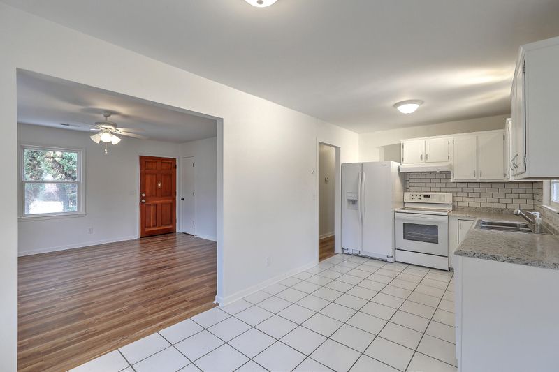 4 Middlesex Ave, Goose Creek, SC 29445
