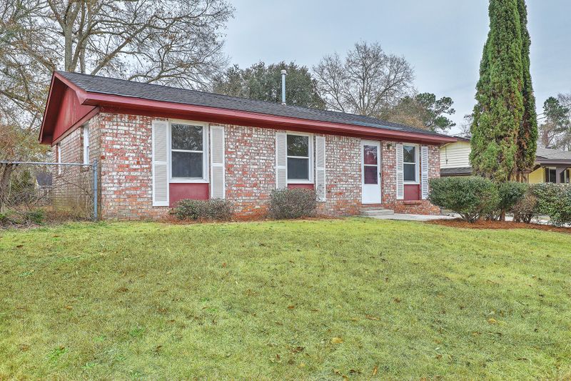 4 Middlesex Ave, Goose Creek, SC 29445