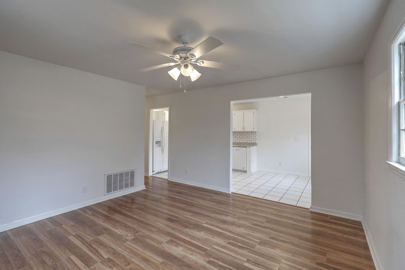 4 Middlesex Ave, Goose Creek, SC 29445