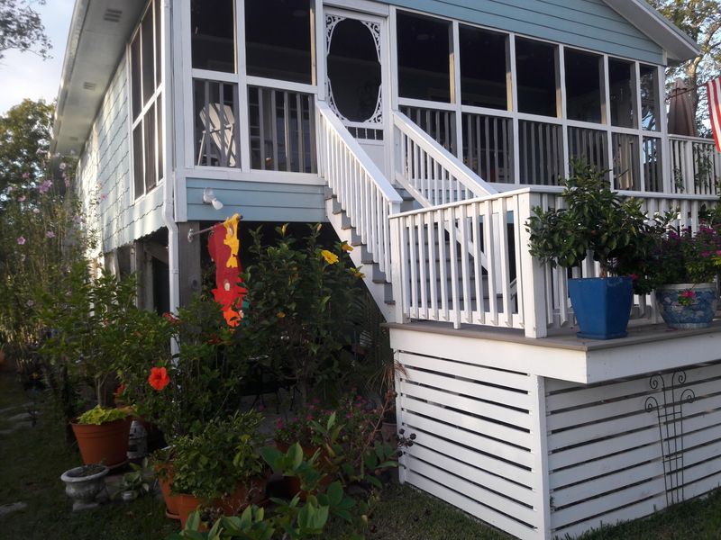 956 W Oceanview Rd, Charleston, SC 29412