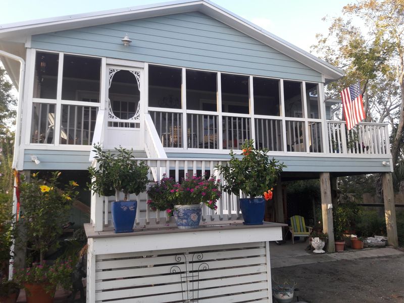 956 W Oceanview Rd, Charleston, SC 29412