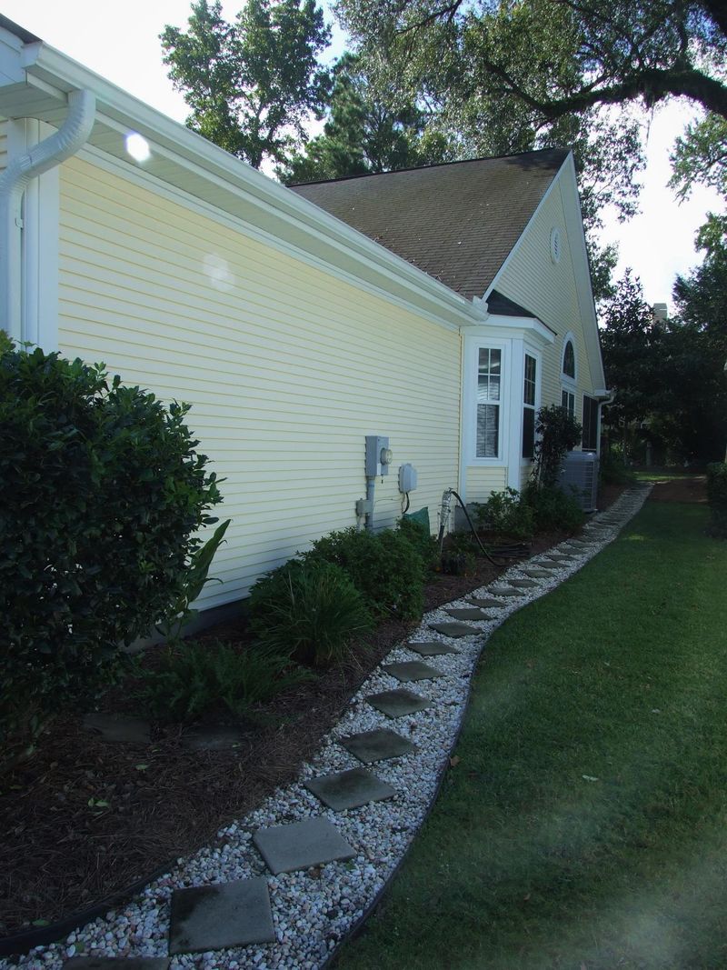 9105 Woodcreek Ct, North Charleston, SC 29406