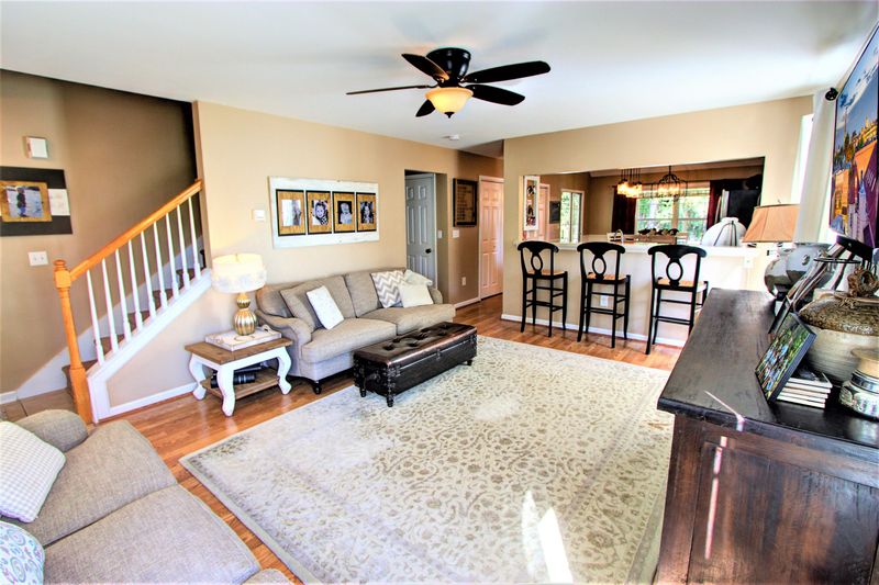 1404 Water Edge Dr, Charleston, SC 29492