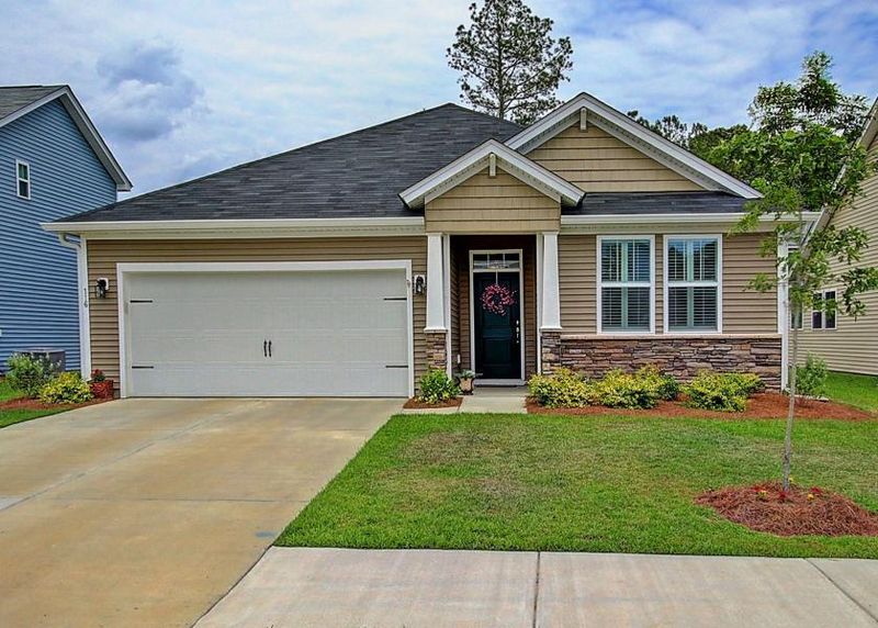 543 Man O'war Ln, Moncks Corner, SC 29461