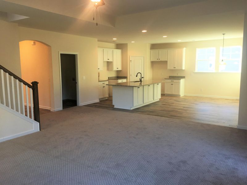 553 Man O War Ln, Moncks Corner, SC 29461