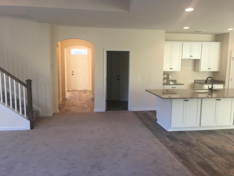 553 Man O War Ln, Moncks Corner, SC 29461