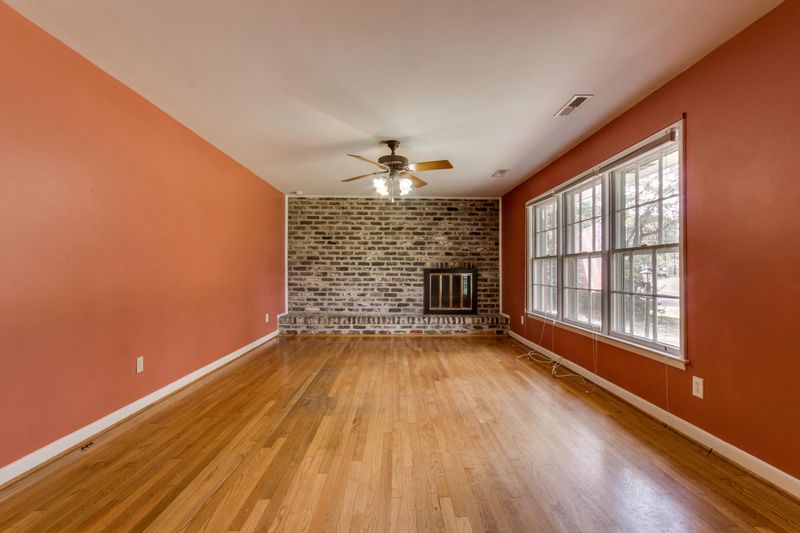 1562 Dunnes Ln, Charleston, SC 29407