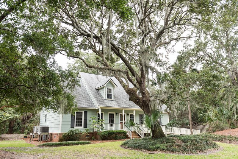 276 Forest Trl, Isle Of Palms, SC 29451