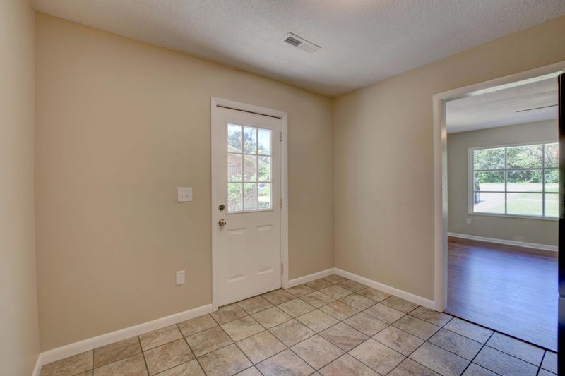 610 Beech Hill Rd, Summerville, SC 29485