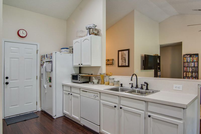 5102 Thornton Dr, Summerville, SC 29485