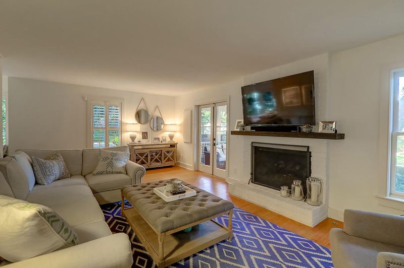 1034 Plantation Ln, Mount Pleasant, SC 29464