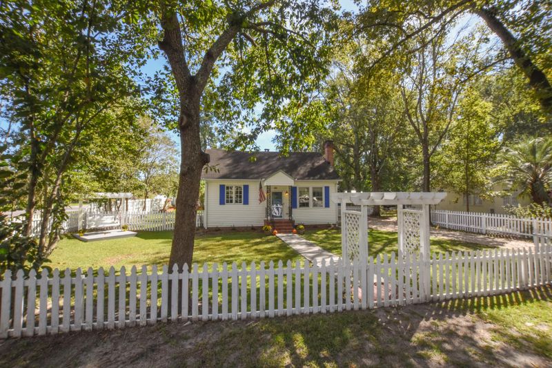 101 S Laurel St, Summerville, SC 29483
