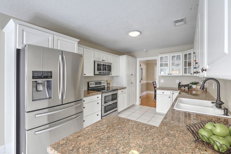 686 Travers Ct, Charleston, SC 29412