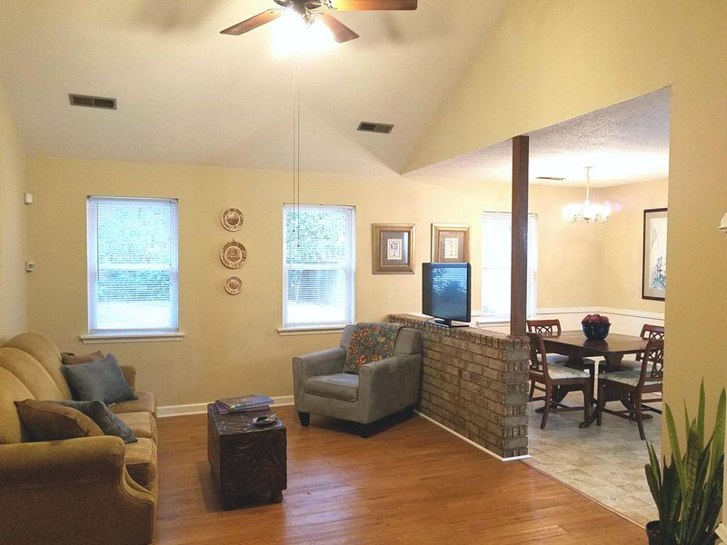 104 Shamrock Dr, Summerville, SC 29483