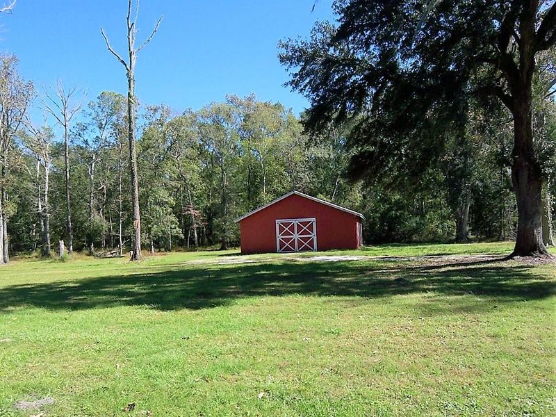 113 Nesmith Ln, Ridgeville, SC 29472