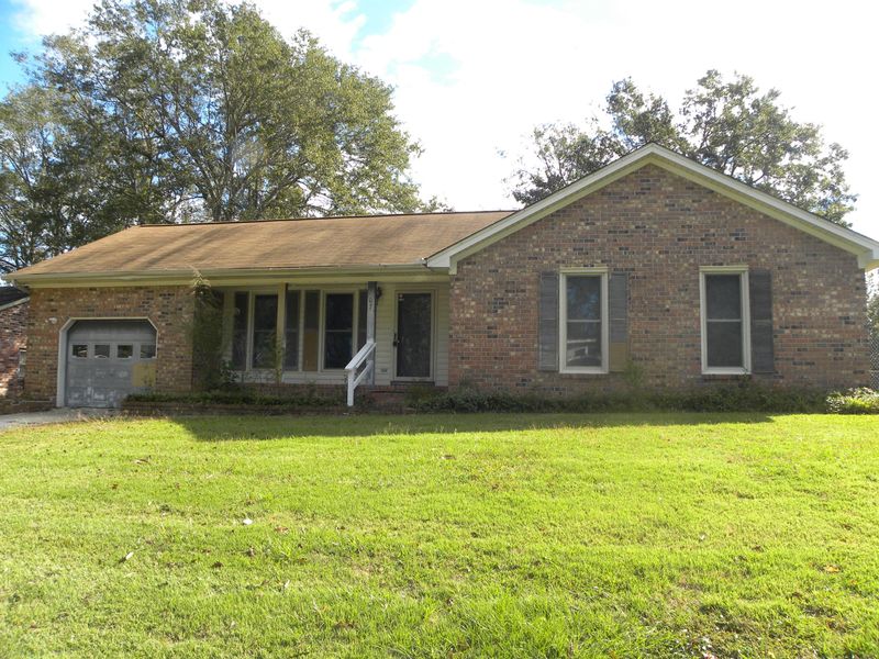 107 Essex Ave, Goose Creek, SC 29445