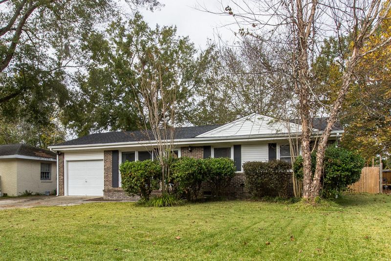 304 Holly Ave, Goose Creek, SC 29445