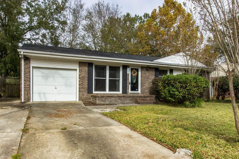 304 Holly Ave, Goose Creek, SC 29445