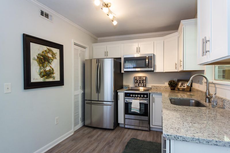 415 Parkdale Dr #16-F, Charleston, SC 29414