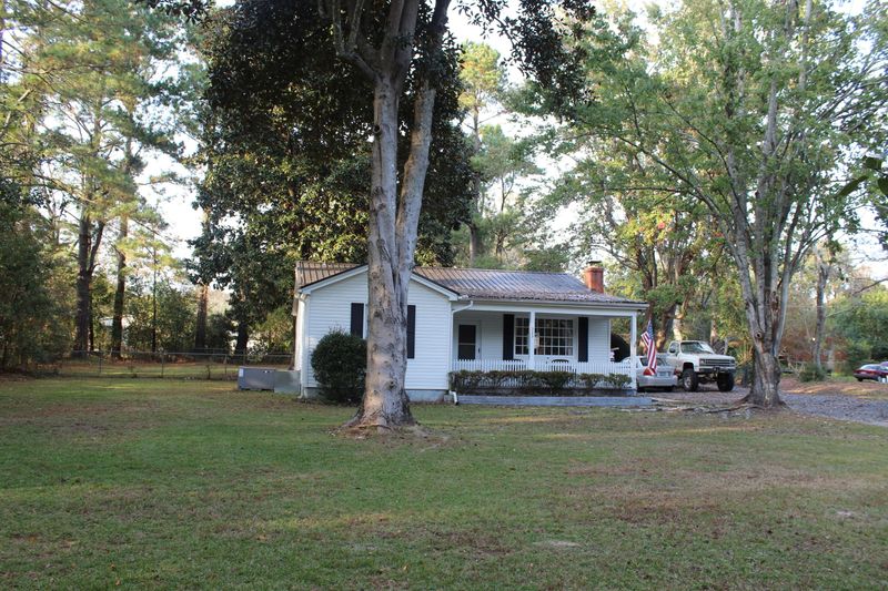 323 School St, Ridgeville, SC 29472
