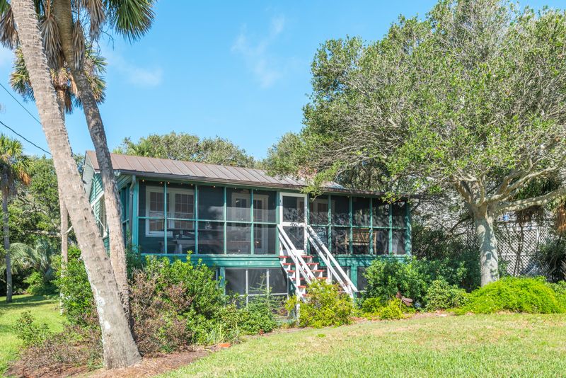 406 E Arctic Ave, Folly Beach, SC 29439