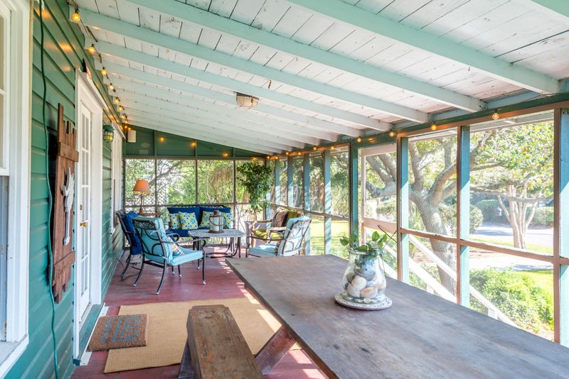 406 E Arctic Ave, Folly Beach, SC 29439
