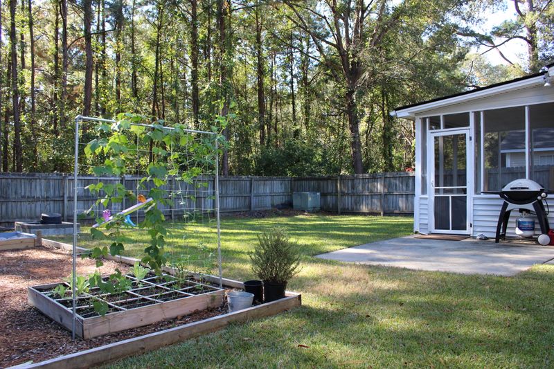 327 Damascus Dr, Summerville, SC 29483